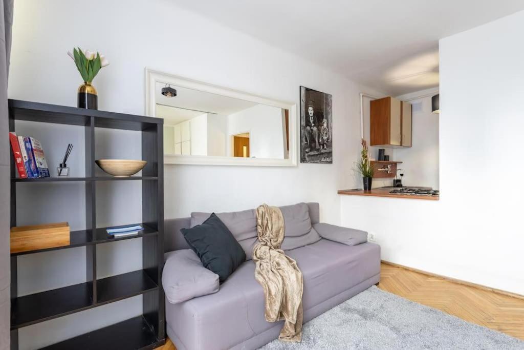 Urban Chic - One Bedroom - - Zelazna